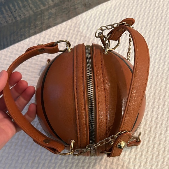 Basketball Purse Round 6” diameter, Clean Black Interior 3” drop two handles - Picture 4 of 6